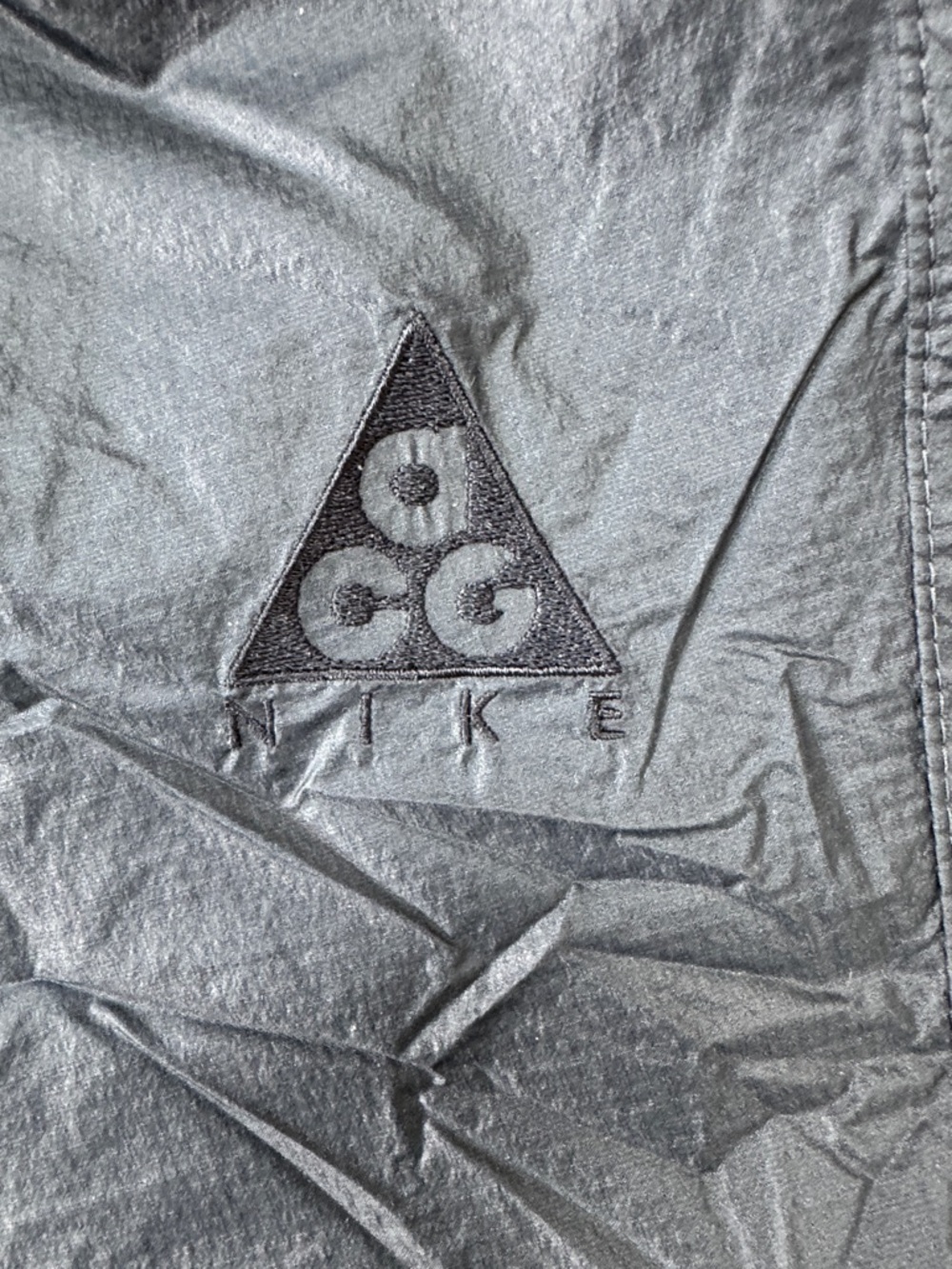 Nike ACG (All Conditions Gear) Lightweight Black Hooded Windbreaker Jacket - Picture 3 of 5